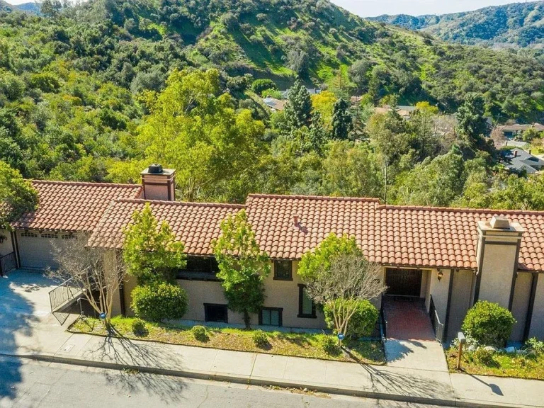 Exterior Rise Sobriety Center in Glendale