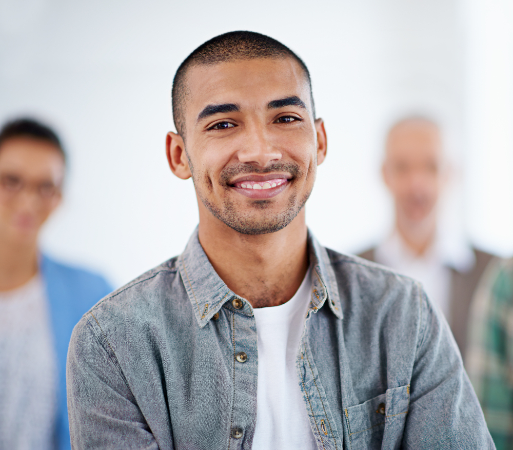 man smiling in twelve step therapy program in los angeles california